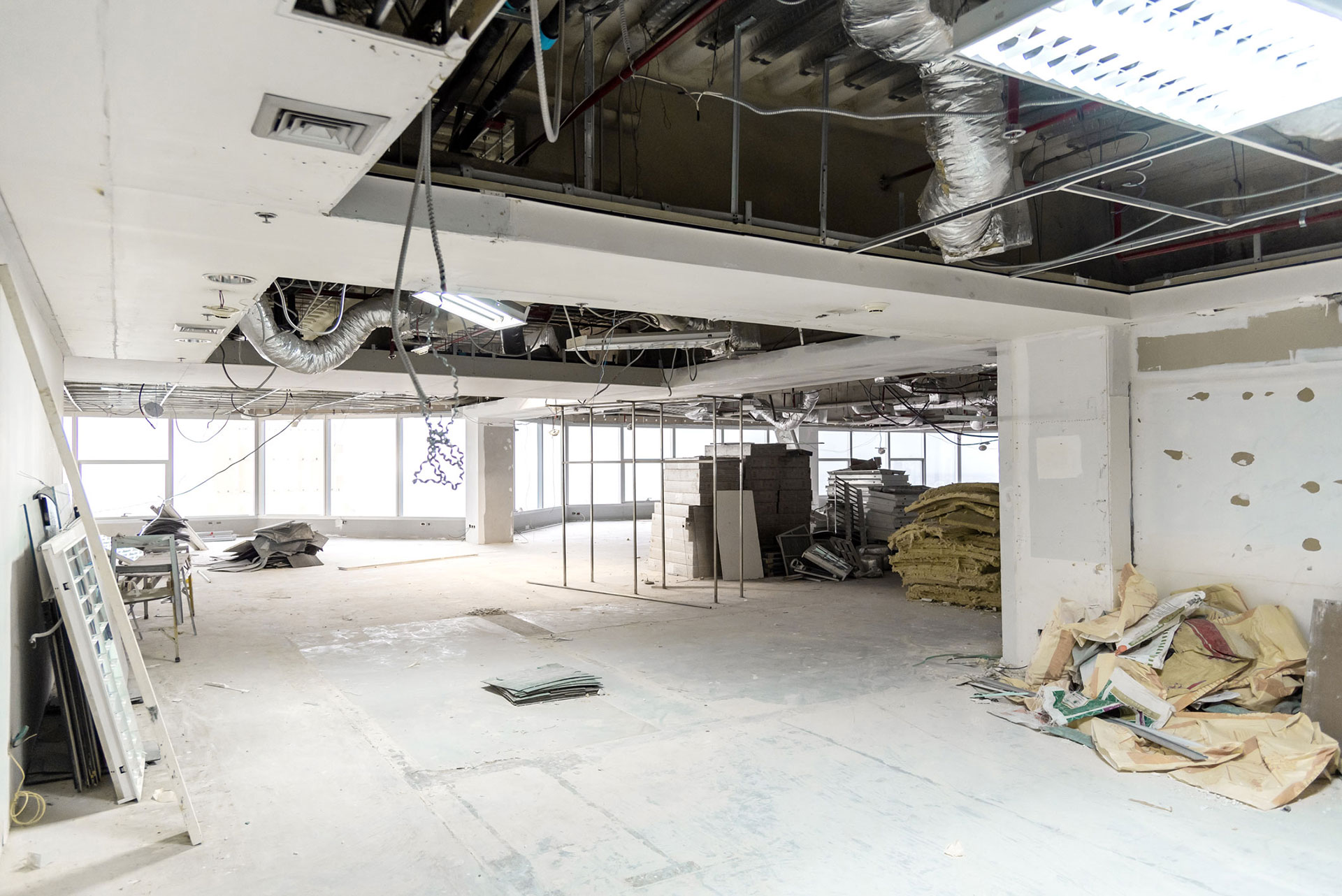 Benefits of hiring a construction company for office renovation